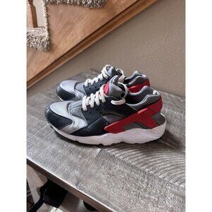Boy’s Nike Huarache 704949-041 Gray Black Red Running Shoes Size 6.5 Youth